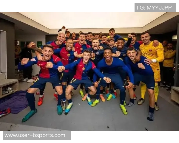 重返诺坎普巴萨海报展现弗里克亚马尔库巴西三位明星球员风采