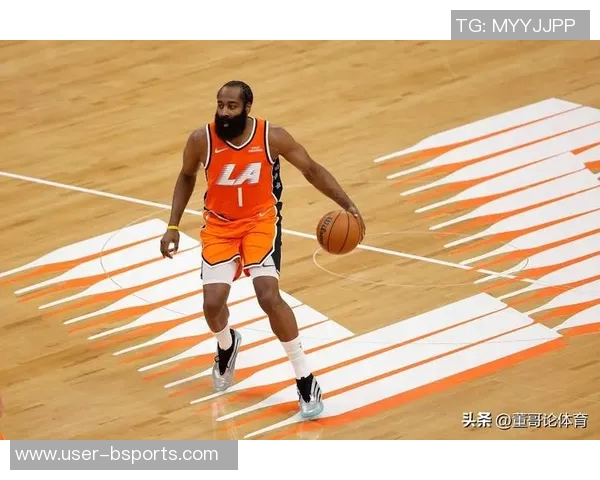 哈登失误未回头巴图姆踩线后失落卢指导直接选择离场